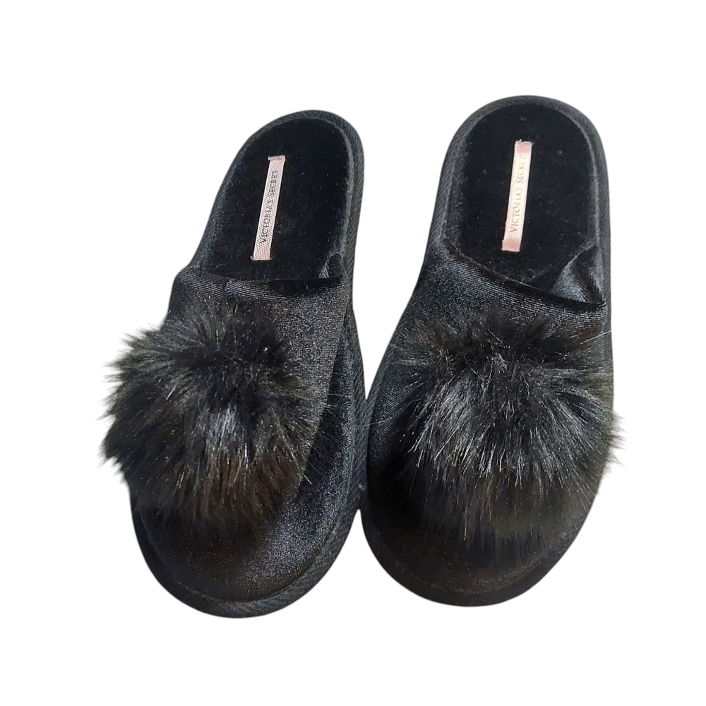 NWT 7-8(M) Victoria's Secret black slippers size 7-8 M
